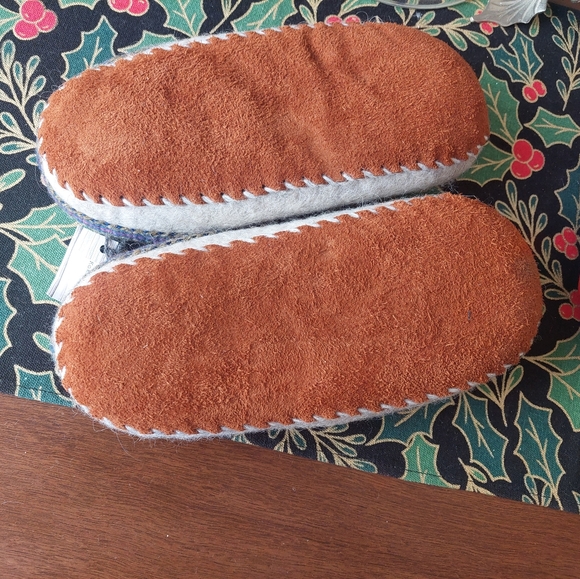 NWT Handmade in Finland Wool Slippers W/ Leather soles - Picture 3 of 6